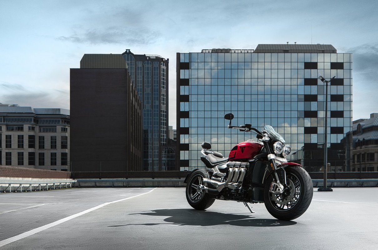 Спецвыпуск Triumph 2022: Street Twin EC1, Thruxton RS Ton Up, 221 Edition Rocket 3 R, Rocket 3 GT