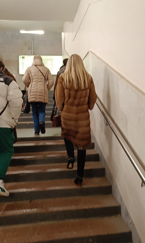 7 февраля 2025 Для пацана-его девчонка,должна быть Королевой