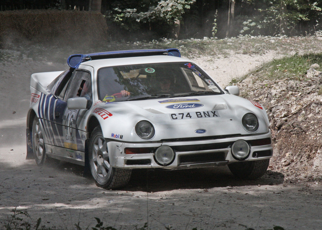 Ford_RS200_-_Flickr_-_exfordy_(1)