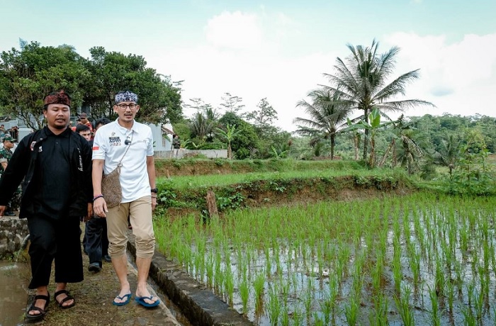 Momen Sandiaga Uno saat visitasi ke Desa Wisata Selamanik, Kabupaten Ciamis, Jawa Barat yang masuk dalam 75 desa wisata terbaik di ajang Anugerah Desa Wisata Indonesia (ADWI) 2023.