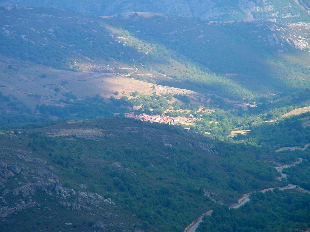 Vista_aérea_de_Puebla_de_la_Sierra