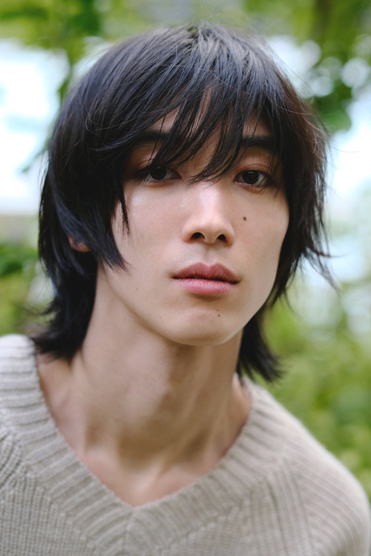 Popular-Serizawa-Acts-Weird-Around-Me-2