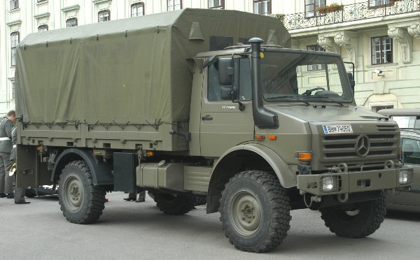 Guenther-Z-2007-06-13-0539-Bundesheer-Mercedes-Unimog.jpg
