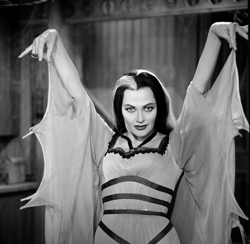 Yvonne_De_Carlo_b31