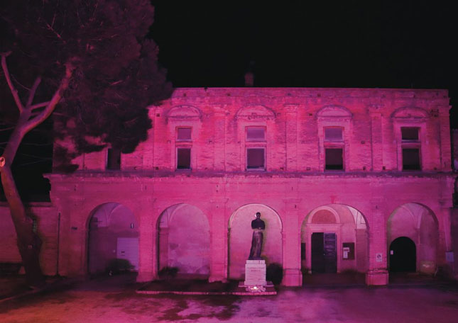 Il Convento Michetti di Francavilla al Mare illuminato di rosa (videocitta.media)