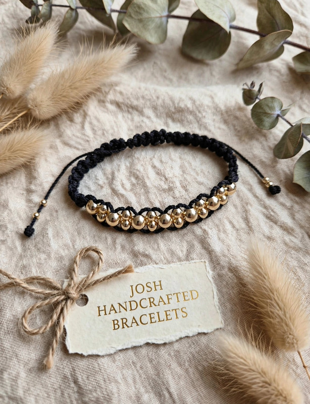 Pulsera JOSH - Negra con balines dorados