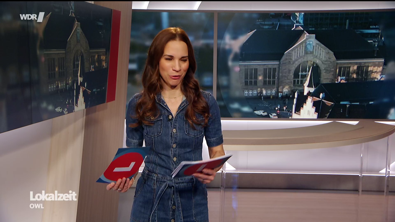 Kristina Sterz WDR Lokalzeit OWL 24 04 2026 90X Caps 74