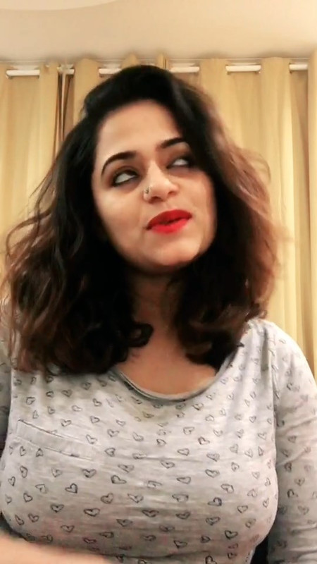 Desi girl huge tits in grey tight tshirt.mp4_snapshot_00.06.833