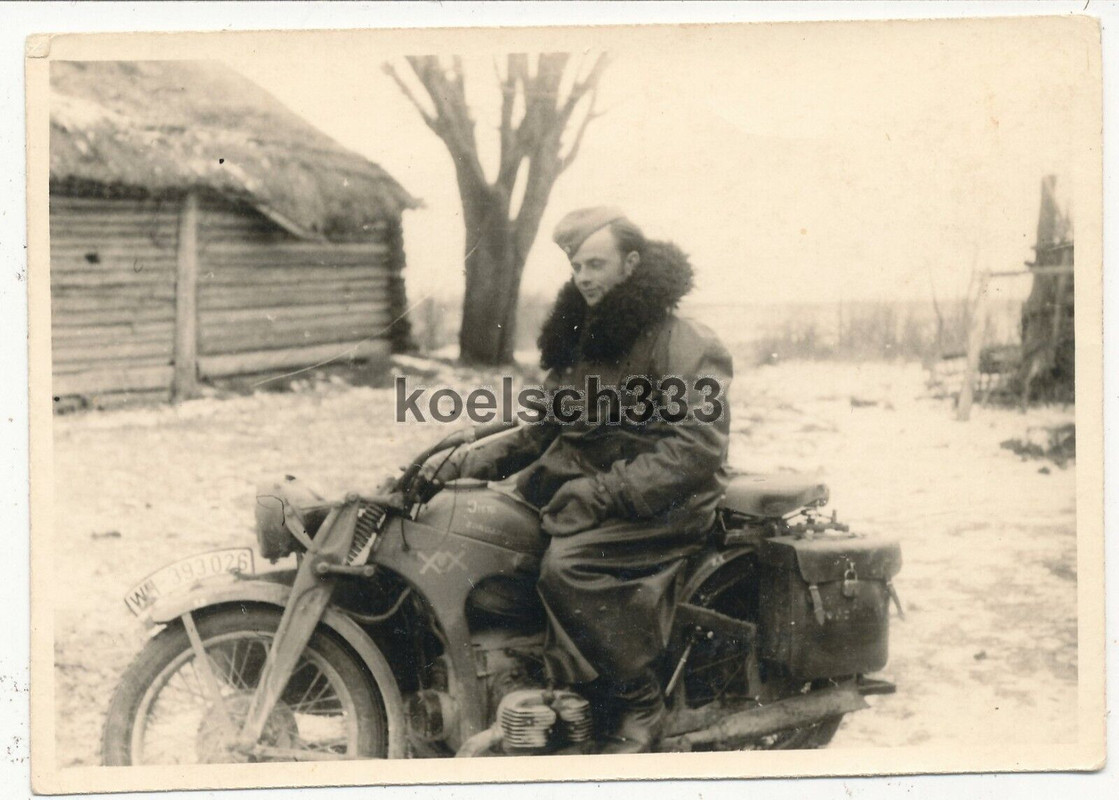 Foto Kradmelder auf Zündapp Krad mit Kennung der 6. Panzer Division in Russland