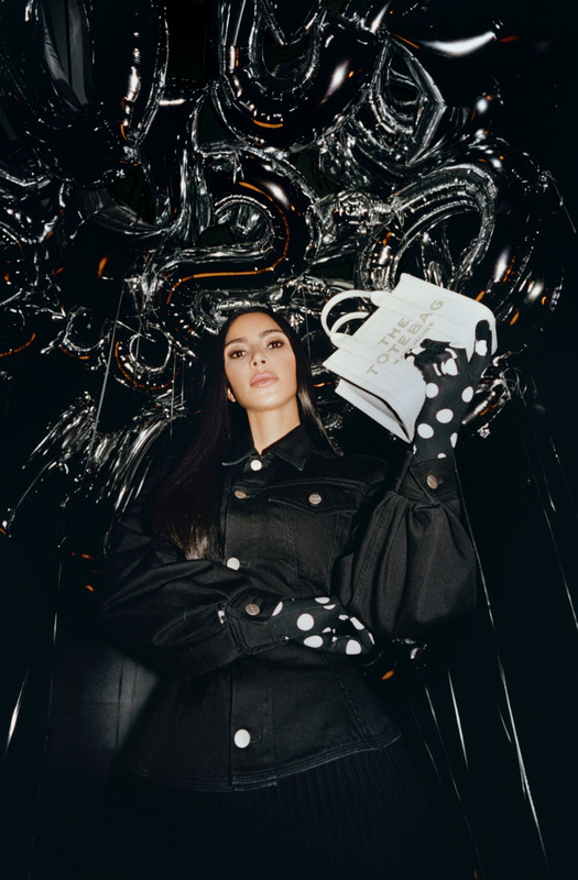 Kim Kardashian volto della FW23 di Marc Jacobs Kim Kardashian volto della FW23 di Marc Jacobs