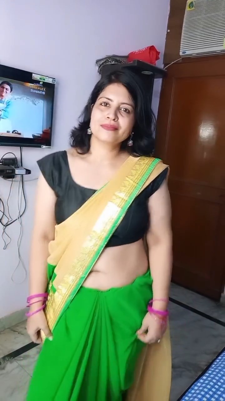 Desi Sexy Lady Open Wide Navel And Belly In Green Saree Mp4 Snapshot 00 02 168 — Postimages
