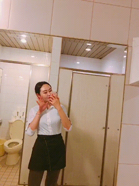 Insta-flipped_undressing [7 people]