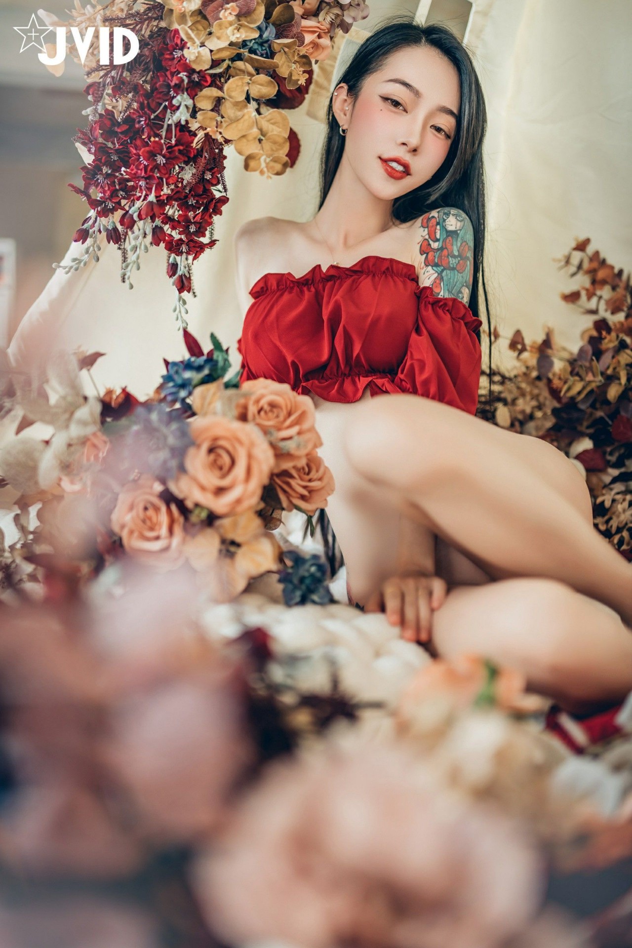 jvid 飄 飄《女神比基尼》美女写真，躺在浴缸场景，尽显性感姿态插图2