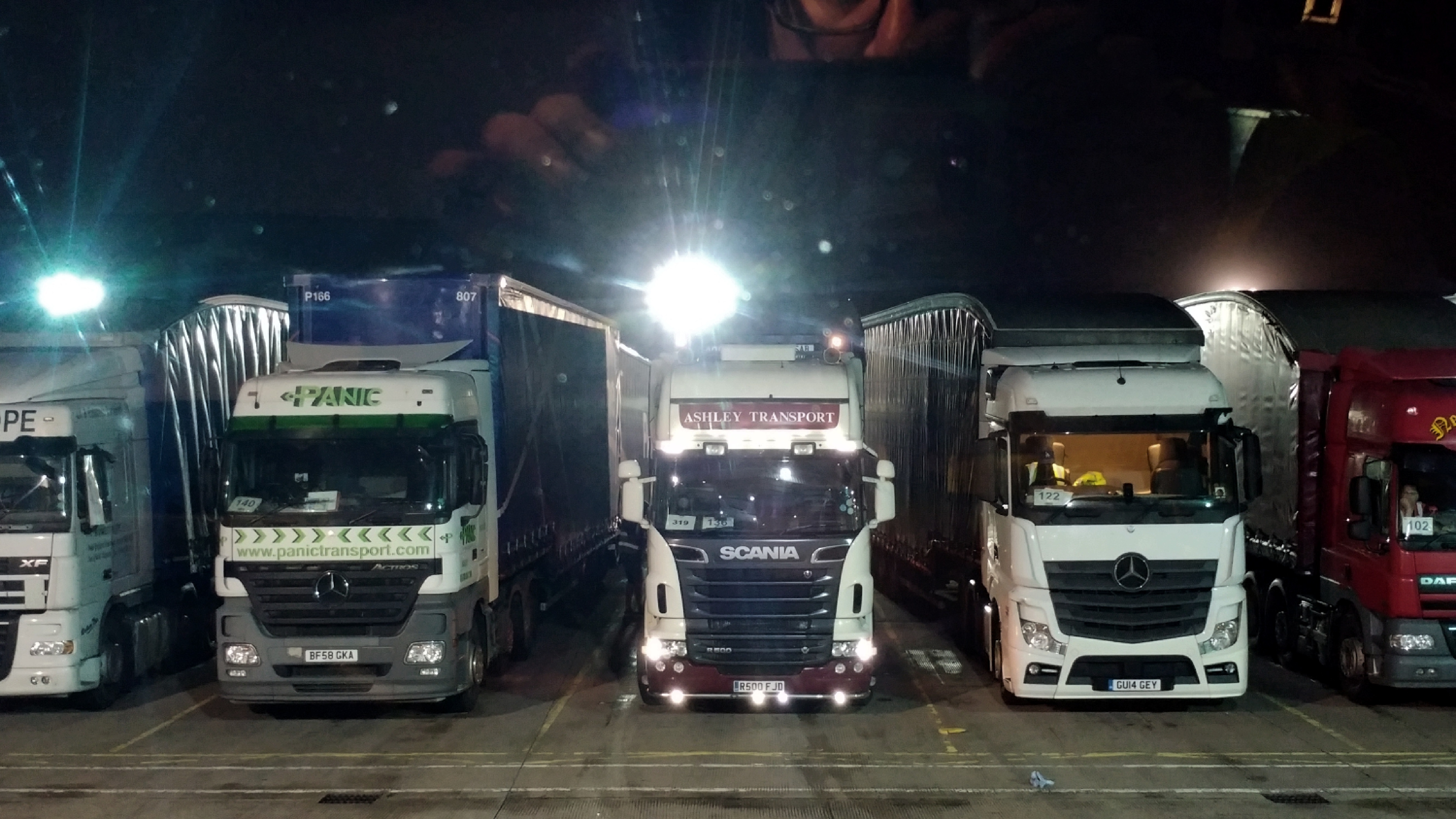 2008-Mercedes-Benz-Actros-2544-High-Roof-6x2.jpg