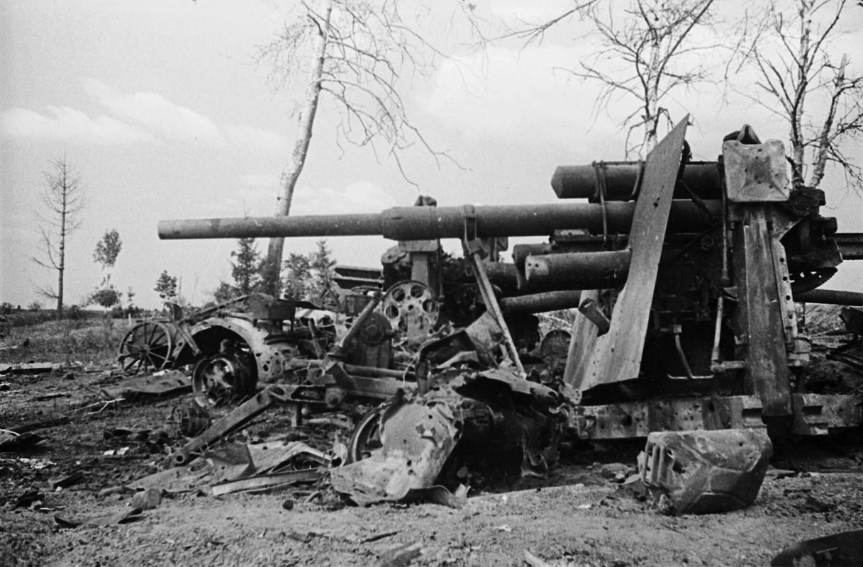 Zerstörtes Kriegsgerät der deutschen Truppen, Witebsk, Juni 1944