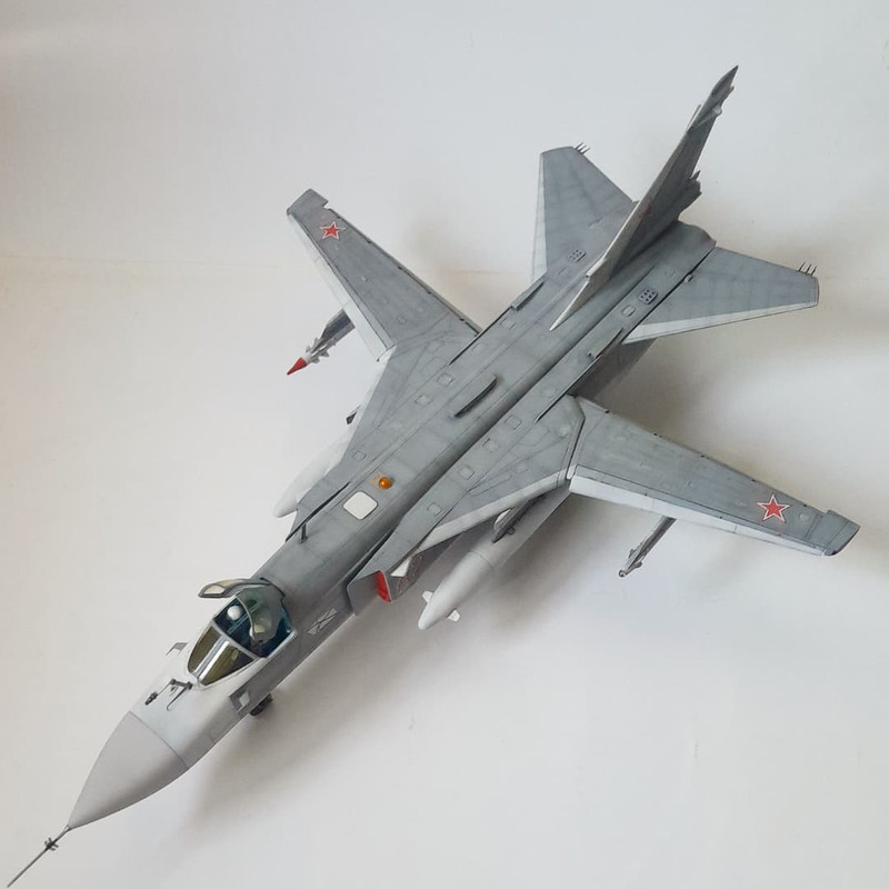 SU-24 FENCER 限定版 1/72スケール ダイキャストモデル(未開封) Sukhoi Su-24 Fencer D Zvezda 1/72 - Ready for Inspection