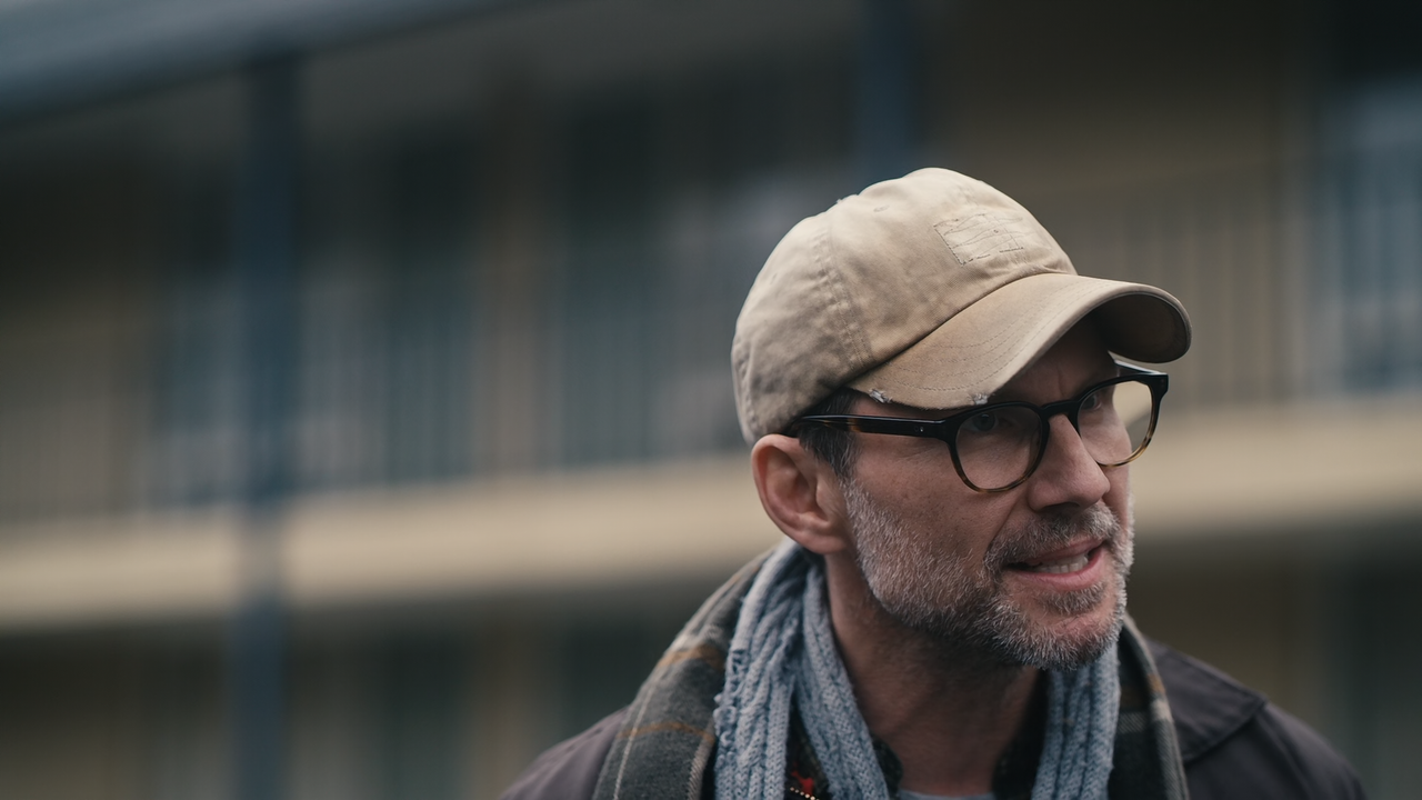 Mr.Robot.S04E11.eXit.1080p.10bit.BluRay.AAC5.1.HEVC-Vyndros.mkv_snapshot_05.18_[2021.02.16_01.36.24]