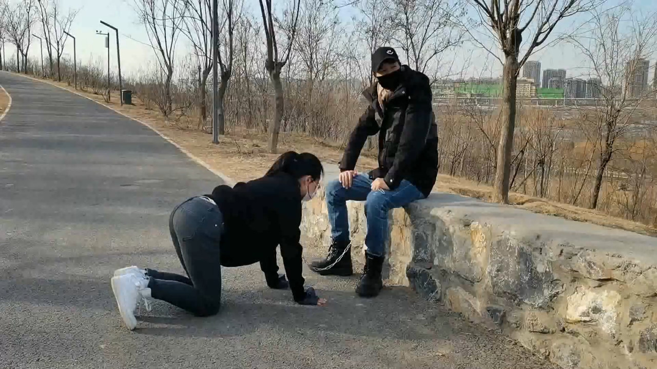 一绳所爱 把小狗狗五花大绑牵出去溜溜弯.mp4_20220227_083904.568