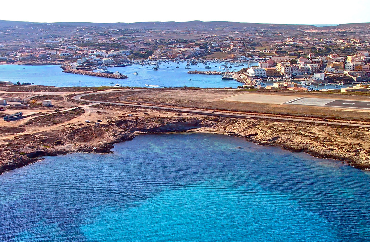 Aeroporto-Lampedusa-5253884587.jpg