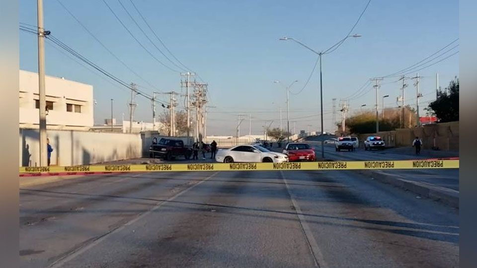 Pólvora en Ciudad Juárez: Un hombre es asesinado a balazos mientras viajaba en su automóvil