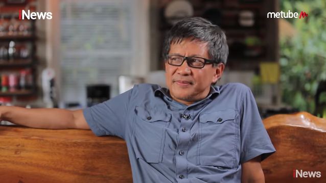Rocky Gerung saat menceritakan momen menjadi dosen pembimbing Dian Sastrowardoyo