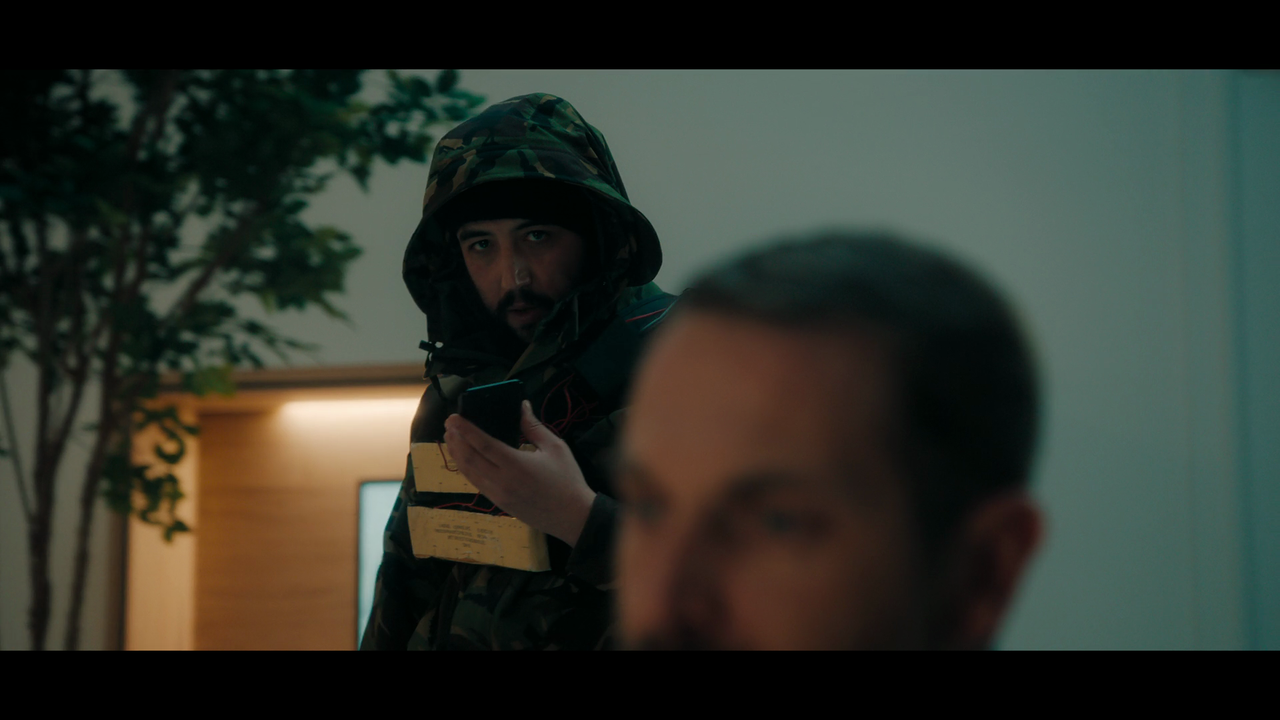 vlcsnap-2025-04-19-00h38m02s916