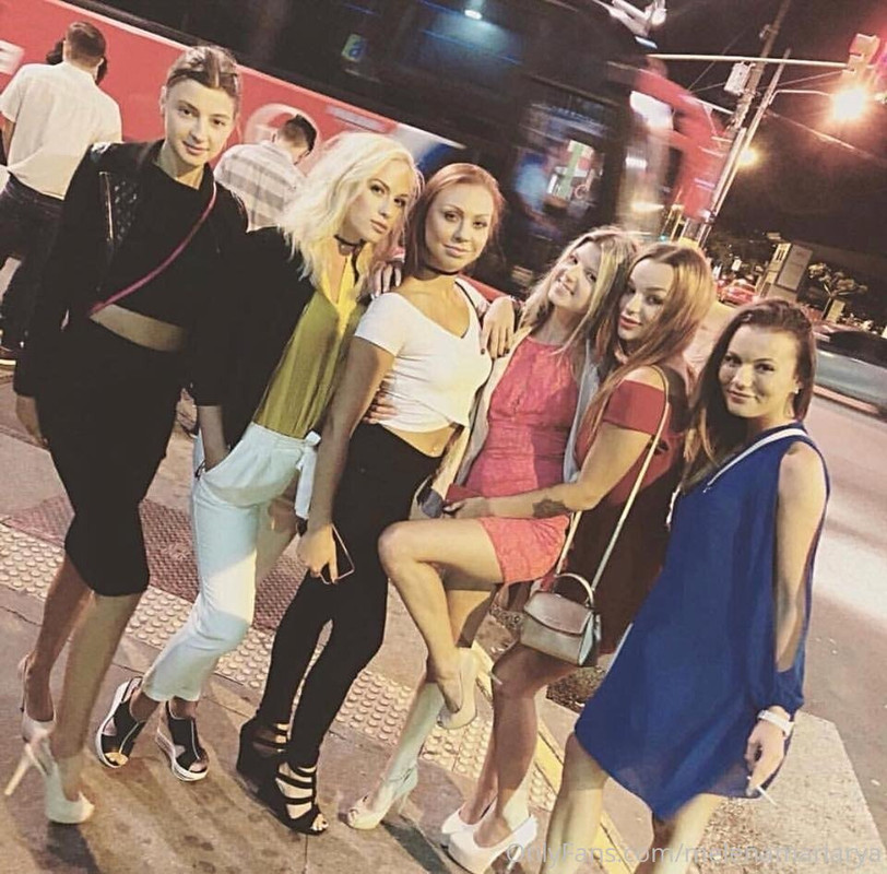 [Image: melenamariarya-12-05-2020-38900764-Party-with-girls.jpg]