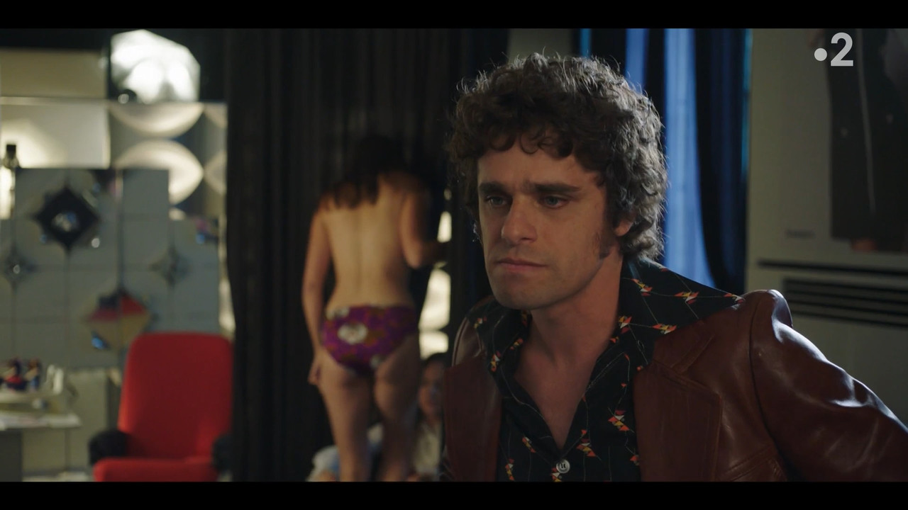 2022-05-13_21_10_Fr2_Les-petits-meurtres-d-Agatha-Christie-70-s_3x2_La-chambre-noire.mp4_snapshot_35