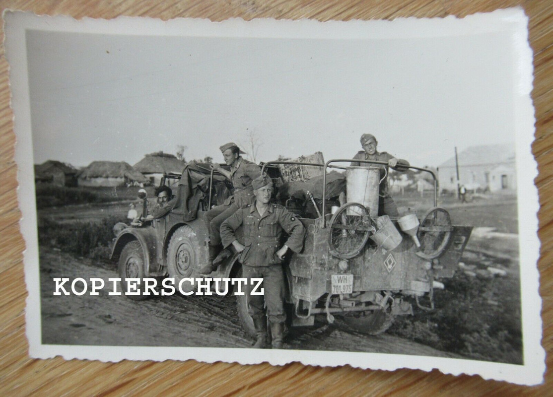 Altes Foto Wehrmachts- Kübelwagen