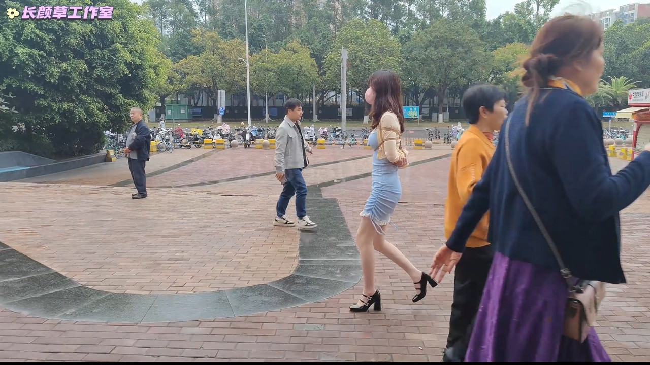 长颜草 御姐包臀裙超高跟鞋.mp4_20250401_185507.978