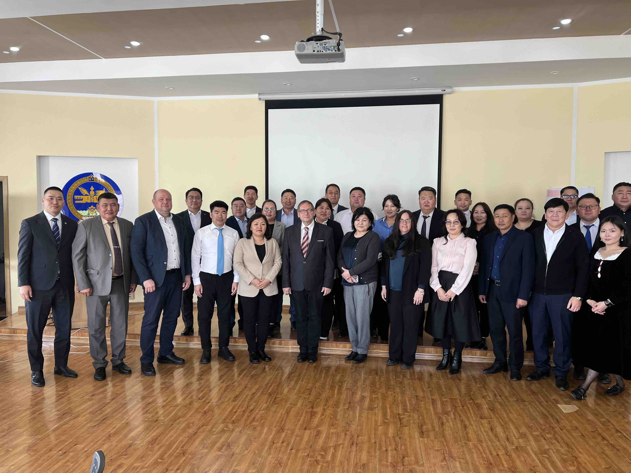 “МОНГОЛ УЛСЫН ШҮҮХ ЭРХ МЭДЛИЙН ШИНЭТГЭЛИЙГ ҮР ДҮНТЭЙ ХЭРЭГЖҮҮЛЭХ НЬ” СЭДЭВТ СУРГАЛТЫГ ЗОХИОН БАЙГУУЛАВ.