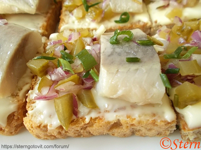 Бутерброды с сельдью и плавленым сыром