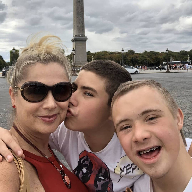 Leticia Calderón presume que su hijo Luciano ingreso a la universidad