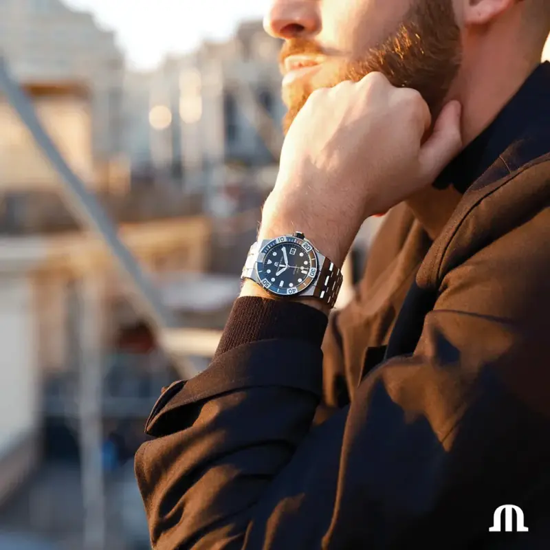 AI 6057-SSL22-330-1_на руке