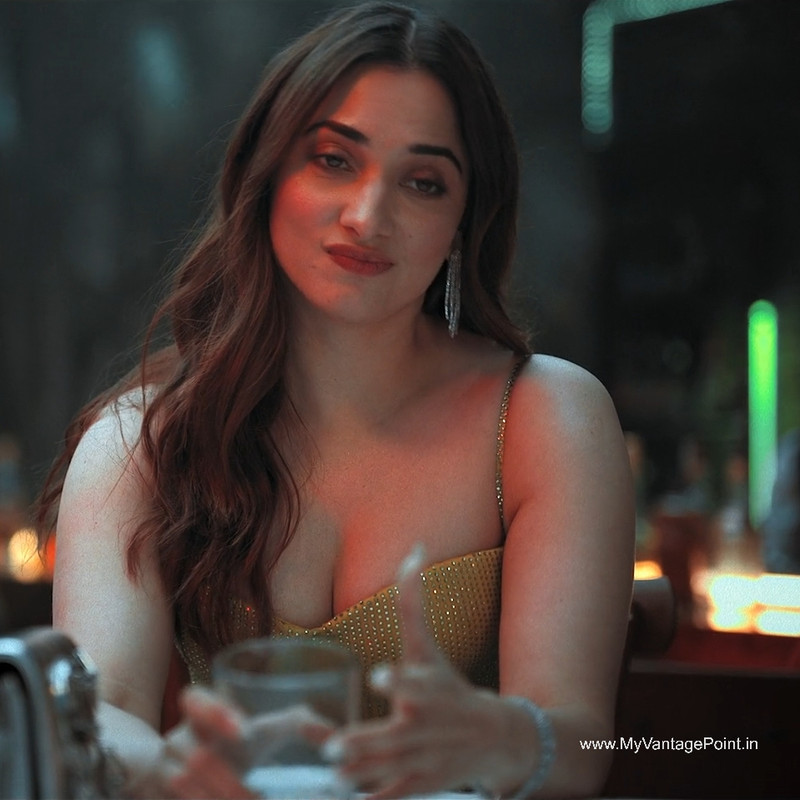 golden-dress-scene-of-tamannaah-bhatia-in-aakhri-sach-web-series