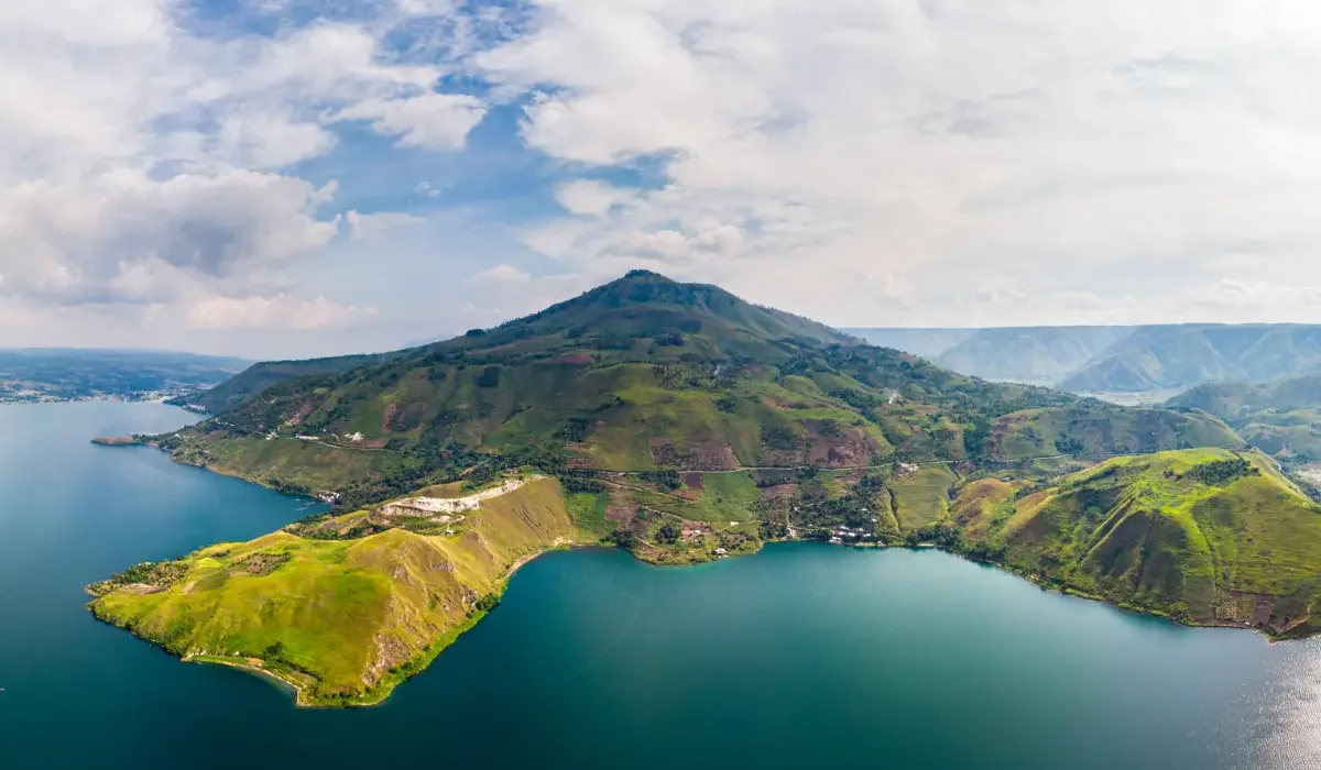 Legenda Danau Toba, Kisah Cinta dan Kutukan Abadi