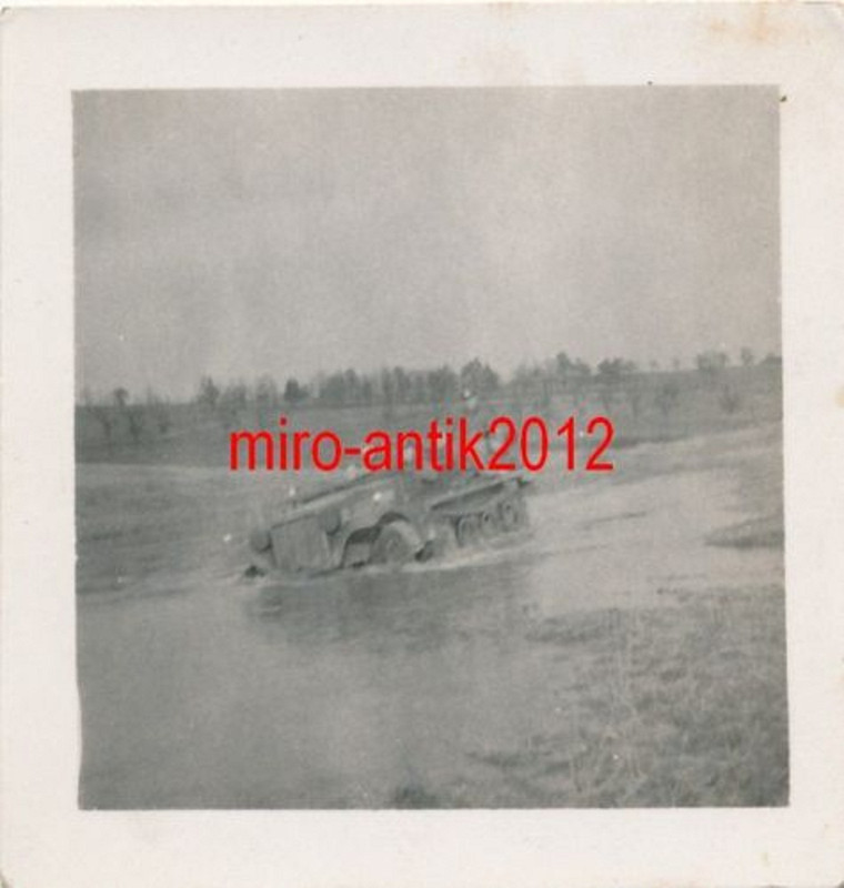 Foto, Wehrmacht, Mit der Halbkette im Gelände, E