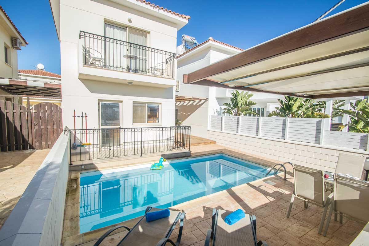 2-VILLA-IN-KAPPARIS-FOR-RENT