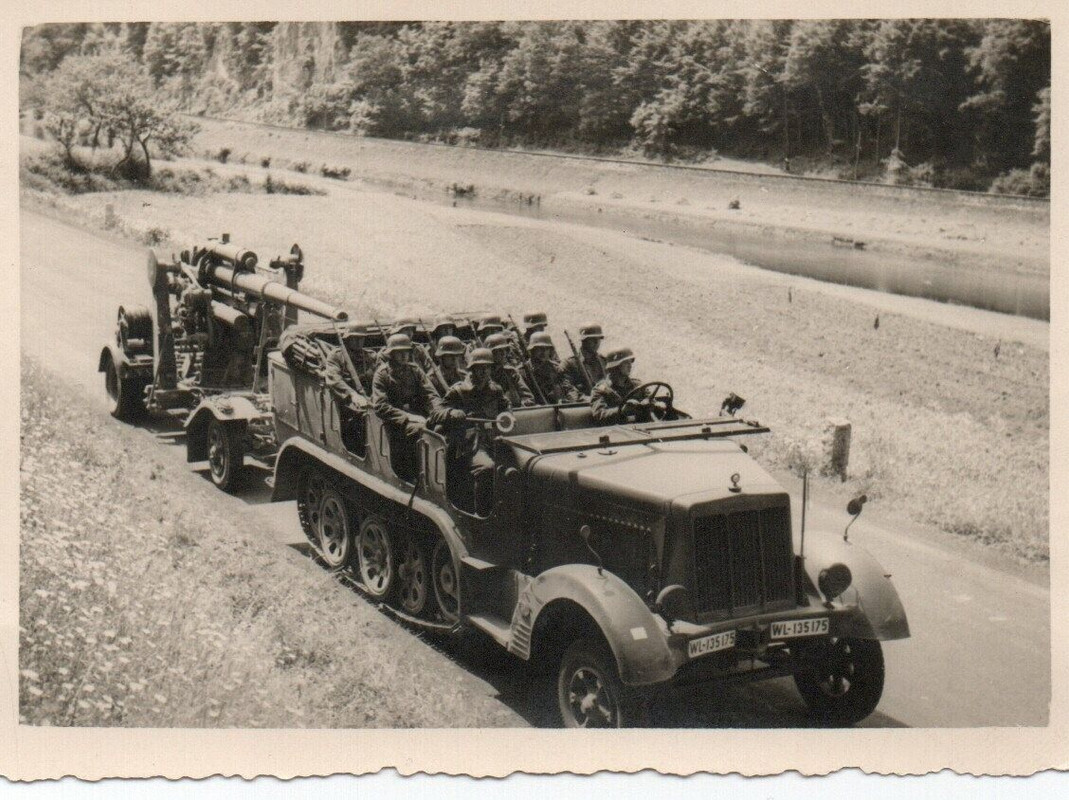 Luftwaffe Flak Abt. Heimat Fränkische Schweiz 8,8cm Geschütz SdKfz 7. Halbkette