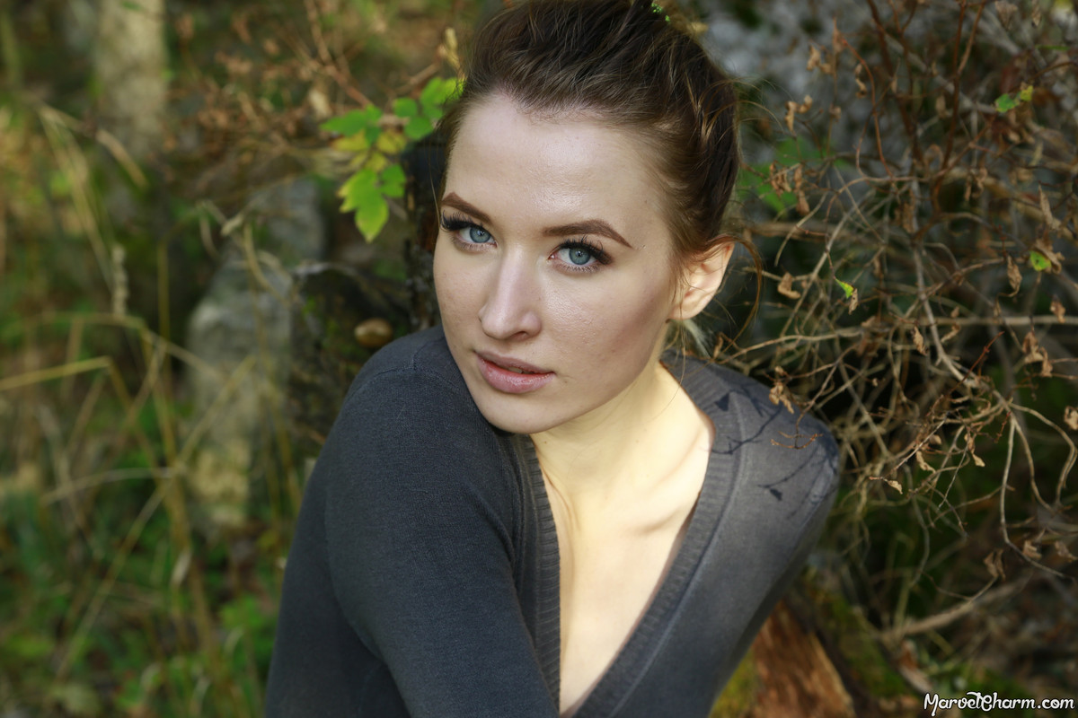 MarvelCharm_Kira-Hiking-107