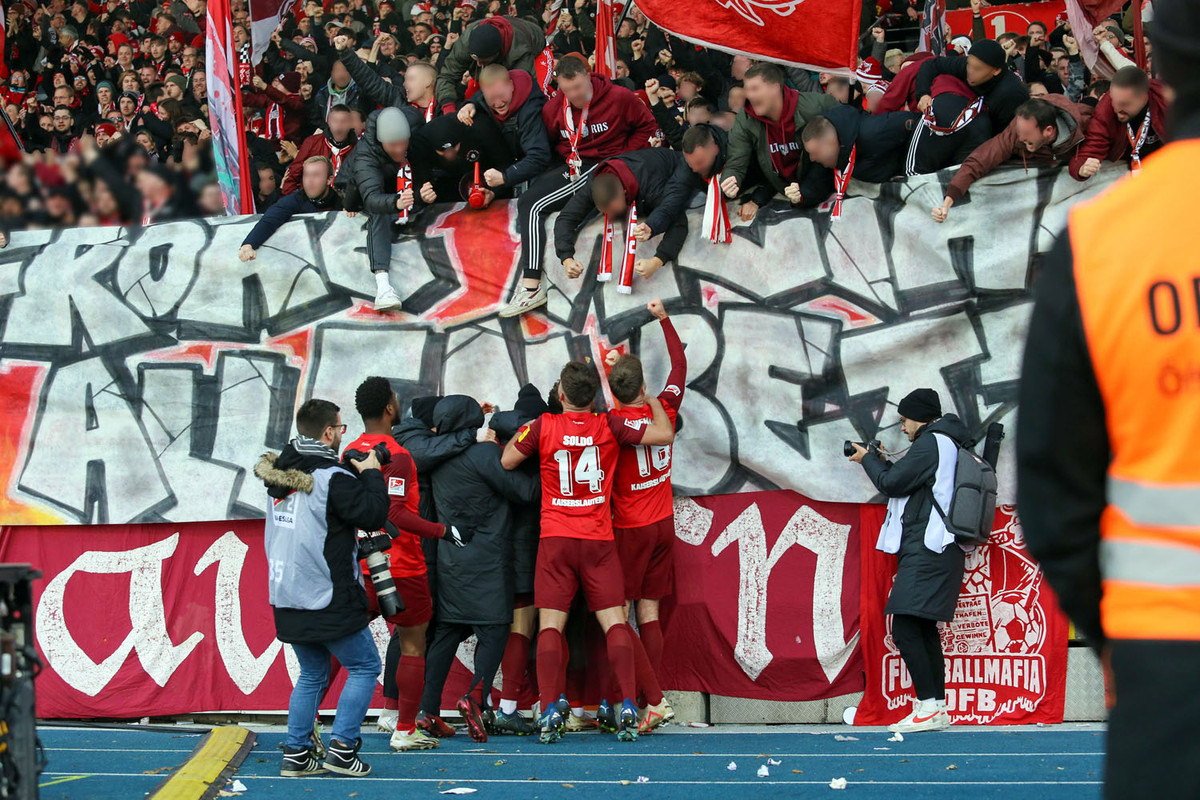eintracht-braunschweig-1-fc-kaiserslautern-2-bundesliga-2023-2024-26