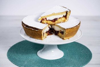 https://i.postimg.cc/76PwzgJq/Crostata-di-Ricotta-e-Visciole-Rid.jpg