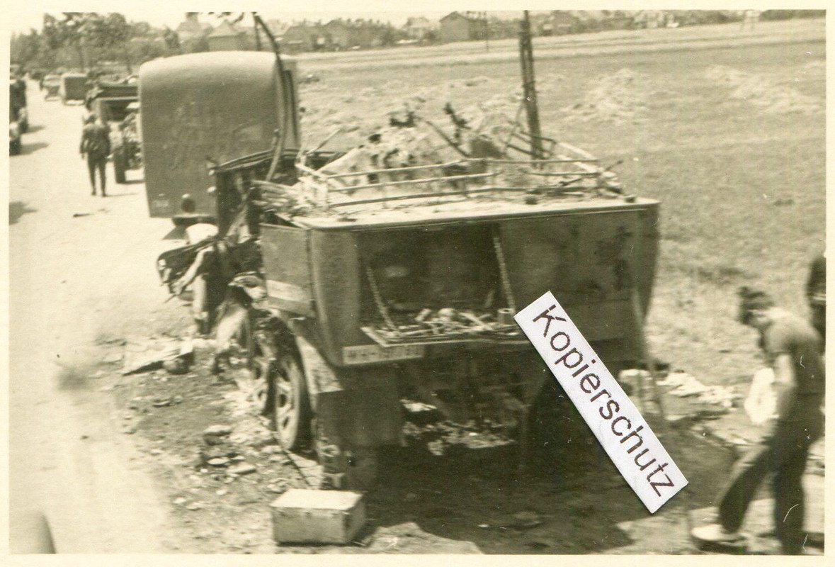 Frankreich , zerstörtes SdKfz in Colmar Elsass