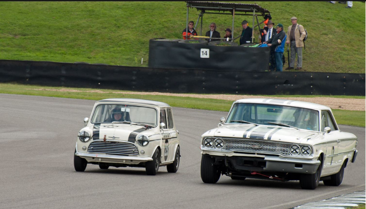 Mini vs Galaxie