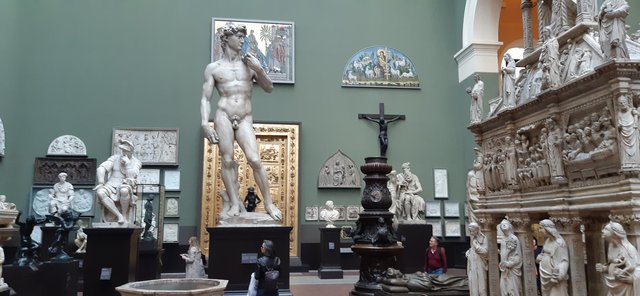 Escapada a Londres por la Exposición de Rafael (2022) - Blogs de Reino Unido - Llego a Londres y Victoria&Albert museum (16)