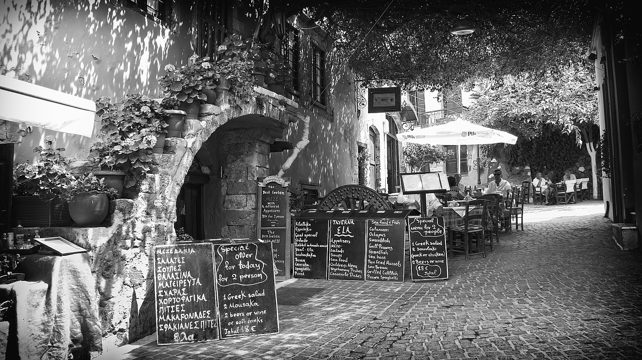 blacknwhite-crete-880950-1280.jpg