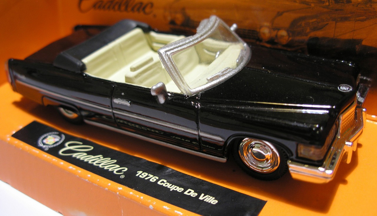 Cadillac-Coupe De Ville (1976)