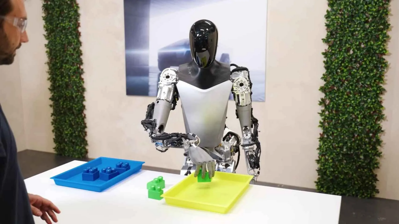 ¿La venganza de las máquinas? Robot de Tesla ataca a un trabajador