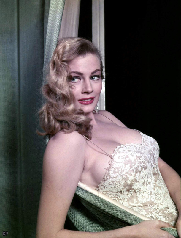 anita_ekberg_mc34