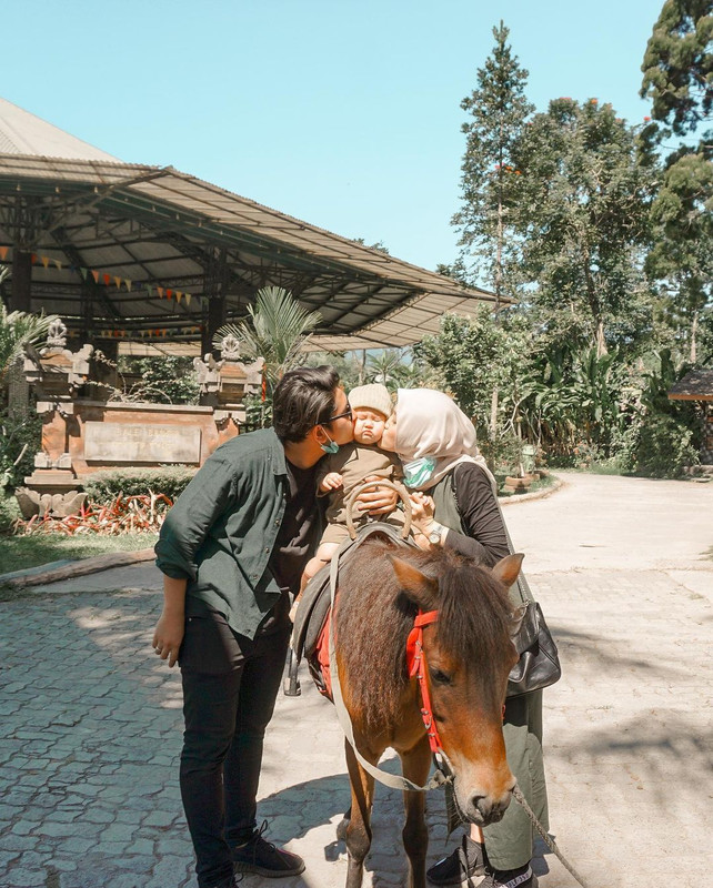 Zikri Daulay dan keluarga kecilnya